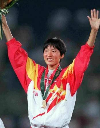 华体会体育官网-退役后移居美国，3个孩子3个爹，53岁奥运冠军王军霞现在还好吗？|中长跑|婚姻|运动员|人生|传奇_新浪体育_新浪新闻